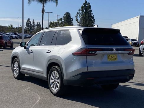 Used 2025 Toyota Grand Highlander AWD image 4