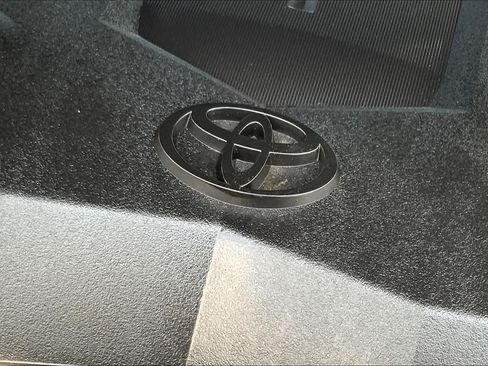 Used 2018 Toyota 4Runner SR5 Premium AWD/4WD image 34