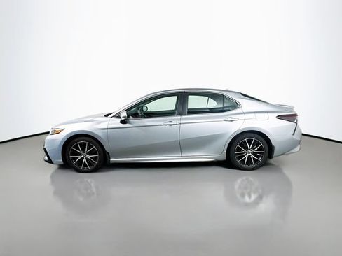 Used 2023 Toyota Camry SE w/ Cold Weather Package FWD image 3
