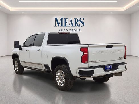 Used 2024 Chevrolet Silverado 3500 High Country w/ High Country Premium Package AWD/4WD image 3