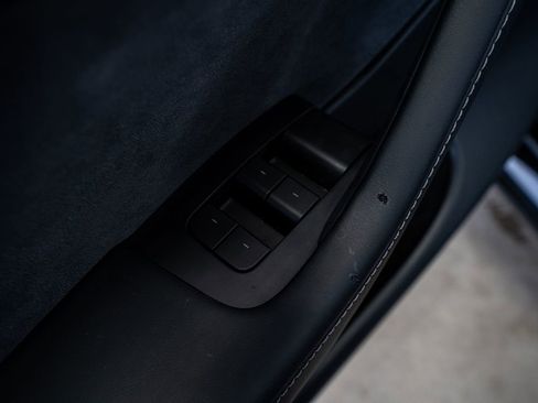 Used 2025 Tesla Model Y Long Range image 31