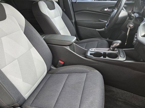 Used 2024 Chevrolet Trax RS w/ Sunroof Package image 8