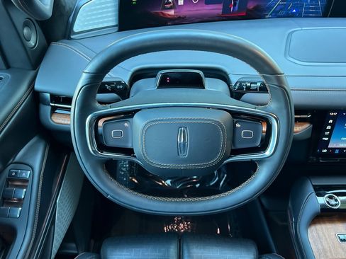 Used 2025 Lincoln Navigator L Black Label image 14