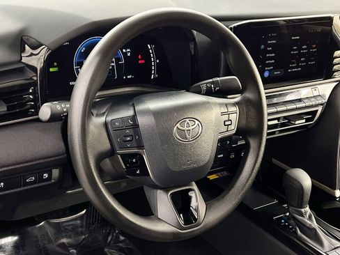 Used 2025 Toyota Camry LE image 20