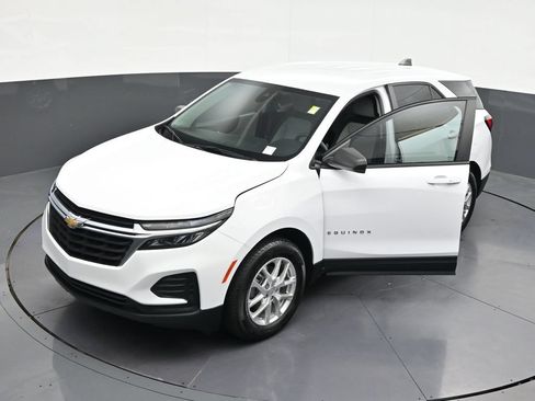 Used 2024 Chevrolet Equinox LS FWD image 13