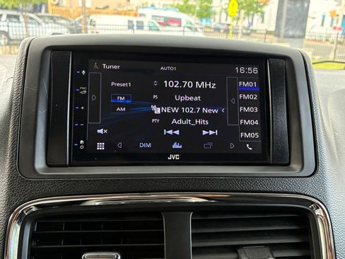 Used 2014 Dodge Grand Caravan SXT FWD image 20