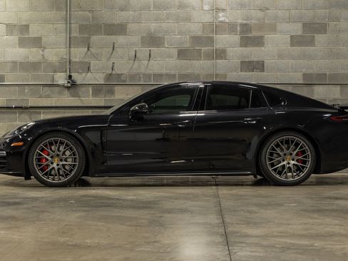 Used 2020 Porsche Panamera GTS image 4