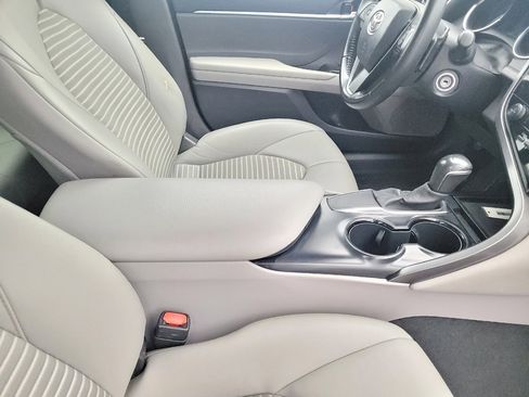Used 2020 Toyota Camry SE FWD image 21