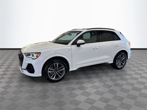 Certified 2024 Audi Q3 2.0T Premium Plus AWD/4WD image 3