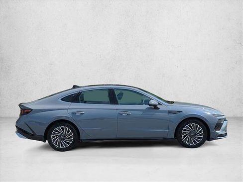 Certified 2025 Hyundai Sonata Limited FWD image 7