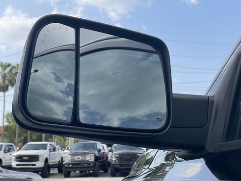 Used 2015 RAM 1500 Express RWD image 31