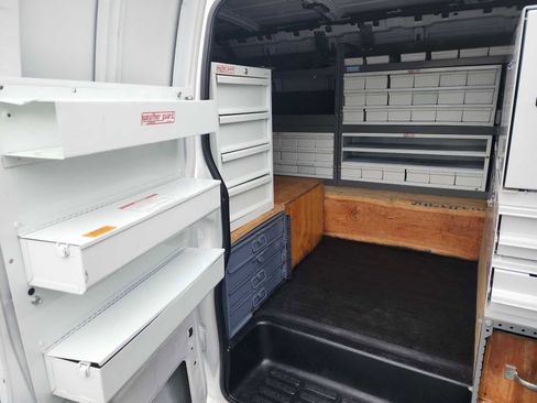 Used 2016 Chevrolet Express 3500 Extended image 15