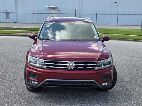 Used 2018 Volkswagen Tiguan SEL FWD image 2