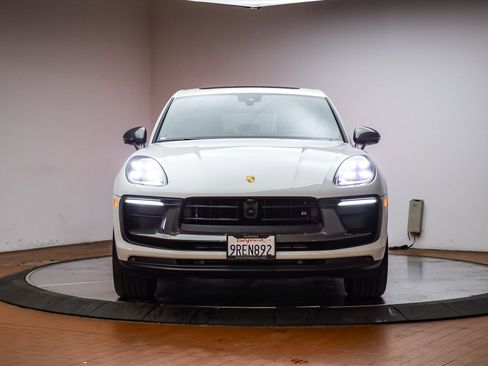 Used 2025 Porsche Macan Turbo image 9