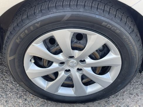 Used 2021 Toyota Corolla LE w/ Carpet Mat Package (TMS) image 8