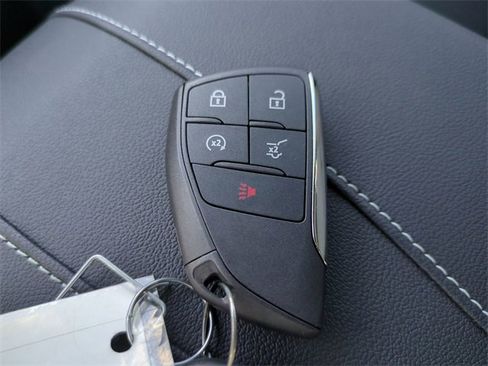 Used 2025 Chevrolet Traverse LT w/ Sun and Wheel Package image 37