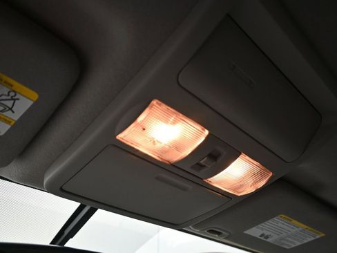 Used 2020 Nissan Frontier SV w/ Midnight Edition Floor Mats image 24