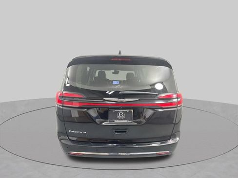 Used 2024 Chrysler Pacifica Touring-L FWD image 32