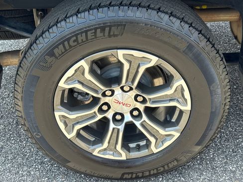 Used 2025 GMC Sierra 1500 SLT AWD/4WD image 19