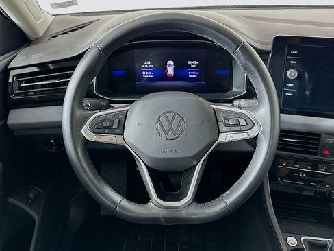 Used 2025 Volkswagen Jetta SE image 18