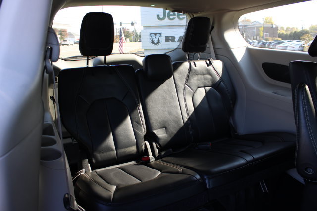 Used 2024 Chrysler Pacifica Limited FWD image 42