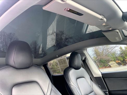 Used 2021 Tesla Model Y Long Range image 18