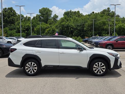 Used 2024 Subaru Outback Premium AWD/4WD image 2