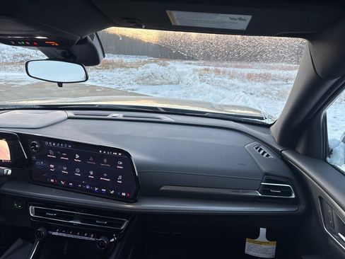 New 2025 Chevrolet Traverse LT w/ Midnight/Sport Edition image 39