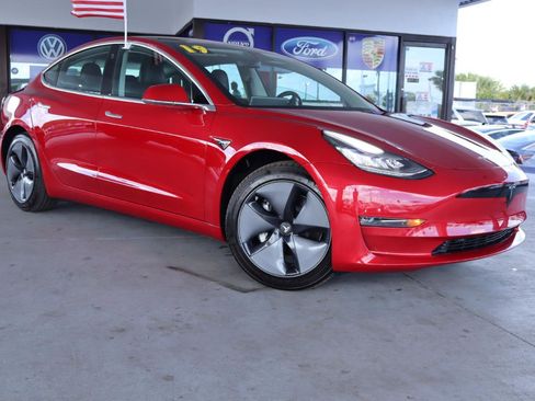 Used 2019 Tesla Model 3 Mid Range image 3