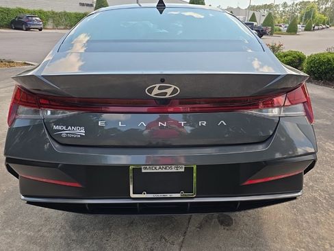 Used 2025 Hyundai Elantra SEL FWD image 10