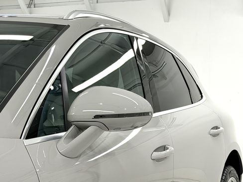 Certified 2021 Porsche Macan Turbo AWD/4WD image 19