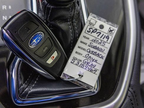 Used 2025 Subaru Outback Onyx Edition AWD/4WD image 30