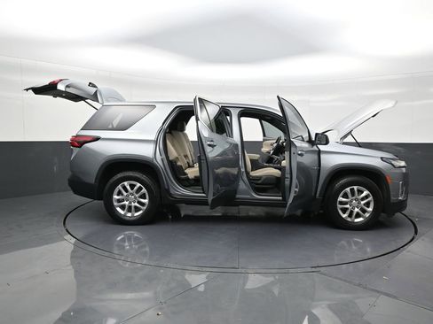 Used 2023 Chevrolet Traverse LS image 29