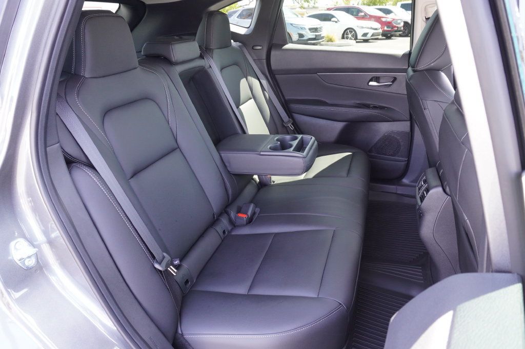 Certified 2025 Nissan Murano SV FWD image 9