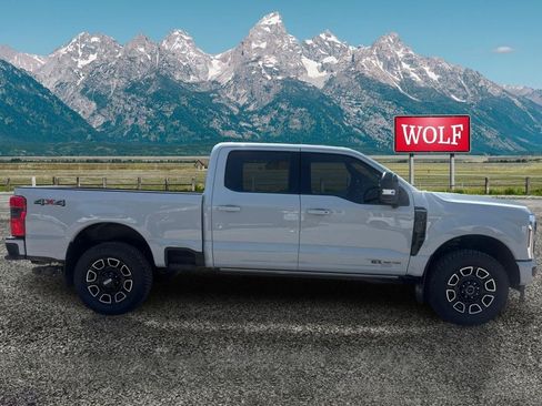 Used 2025 Ford F350 Platinum AWD/4WD image 4