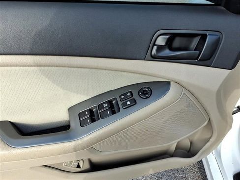 Used 2014 Kia Optima LX image 3