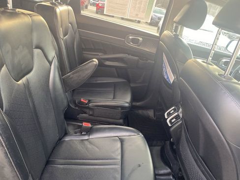 Used 2021 Kia Sorento SX image 12