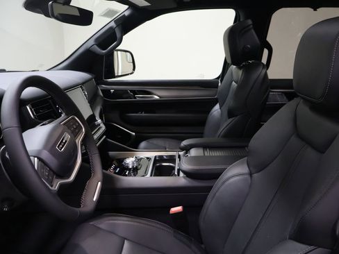 New 2026 Jeep Grand Wagoneer L Limited AWD/4WD image 9