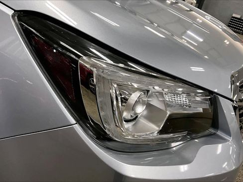 Used 2017 Subaru Forester 2.5i Touring AWD/4WD image 29