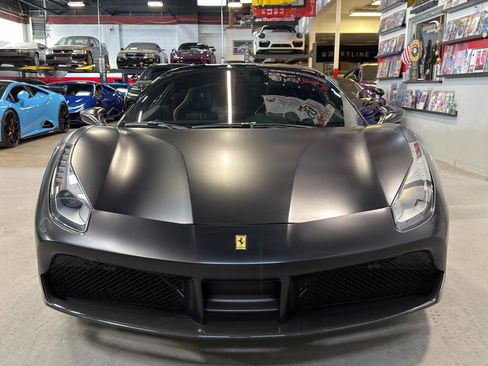 Used 2018 Ferrari 488 GTB image 2
