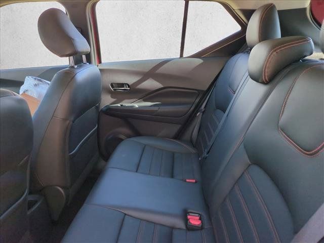 Used 2019 Nissan Kicks SR w/ SR Premium Package FWD image 17