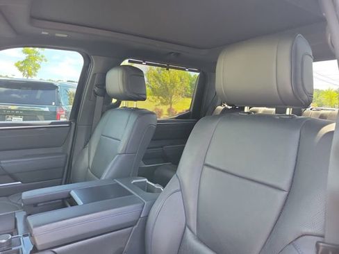 Used 2023 Toyota Tundra Platinum AWD/4WD image 17