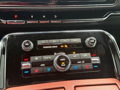 Used 2024 Lincoln Navigator Reserve image 43