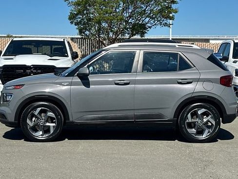 Used 2022 Hyundai Venue SEL image 7