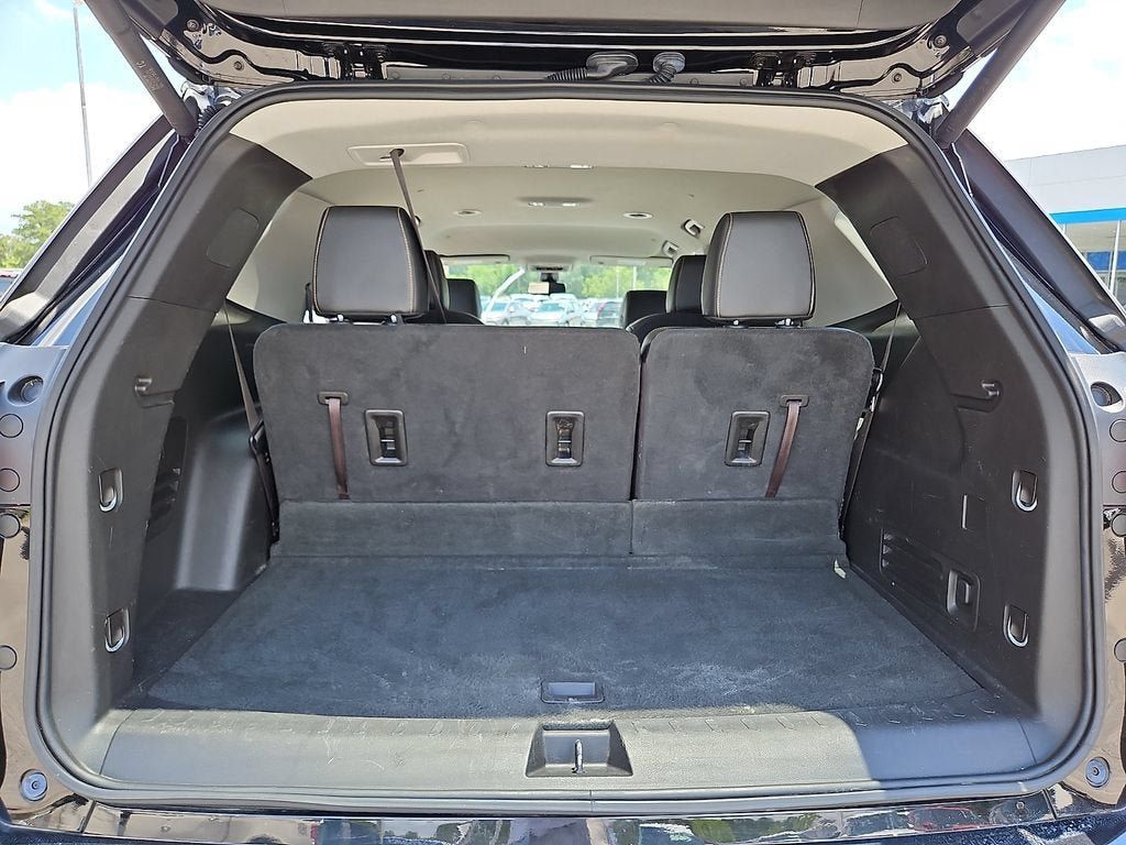 Certified 2019 Chevrolet Traverse Premier w/ LPO, Blackout Package FWD image 32