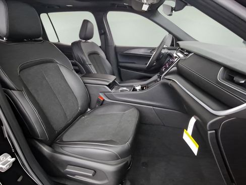 New 2025 Jeep Grand Cherokee L Altitude image 26