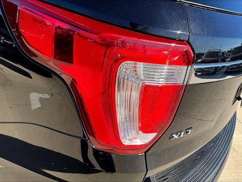 Used 2019 Ford Explorer XLT image 27