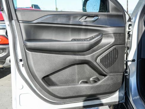 New 2025 Jeep Grand Cherokee Altitude image 22