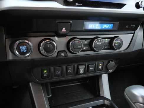 Certified 2022 Toyota Tacoma TRD Off-Road image 24