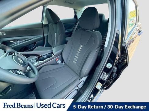 Used 2025 Hyundai Elantra Blue image 21